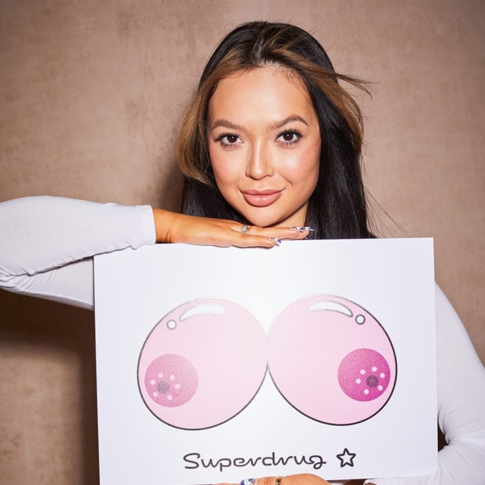 Itty Titty Stickies Campaign: How to Examine Your Breasts <p style="font-size: 1.6rem;font-weight: 600;padding: 0 1.5rem;text-transform: none;line-height: 1.4;min-height: 70px;margin: 0;">Itty Titty Stickies Campaign: How to Examine Your Breasts</p>
