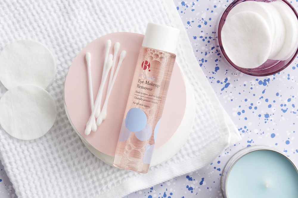 Eye makeup remover to remove false eyelashes