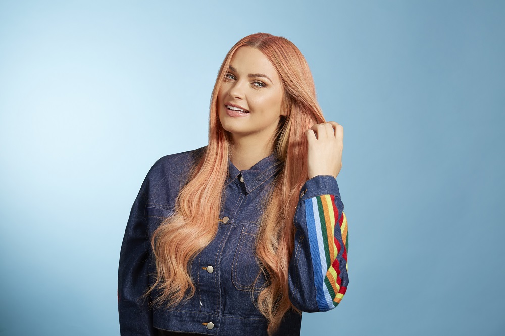 young model with rose gold hair