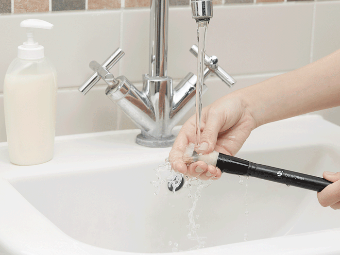 How to clean makeup brushes 3