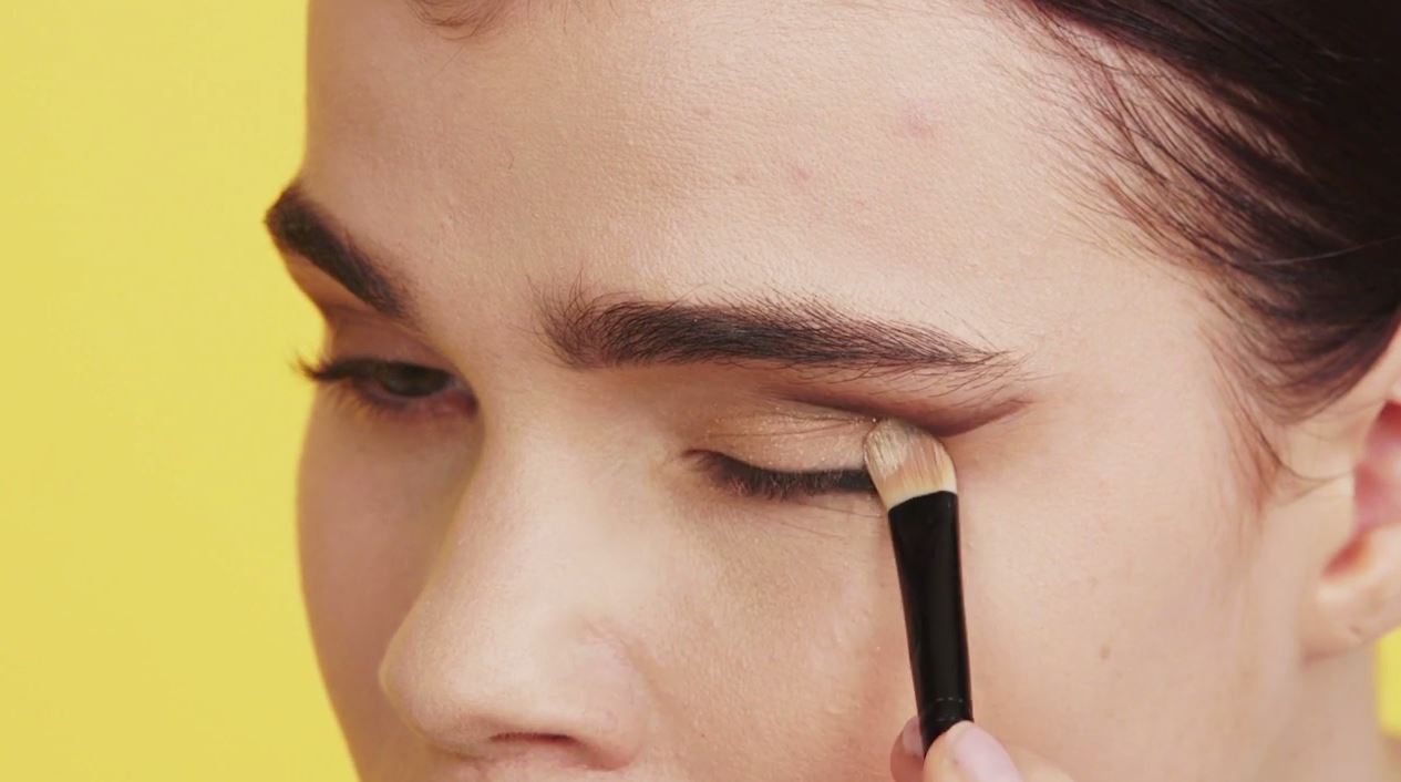 Cateye Cut Crease Eye Shadow 10 - Add Shimmer