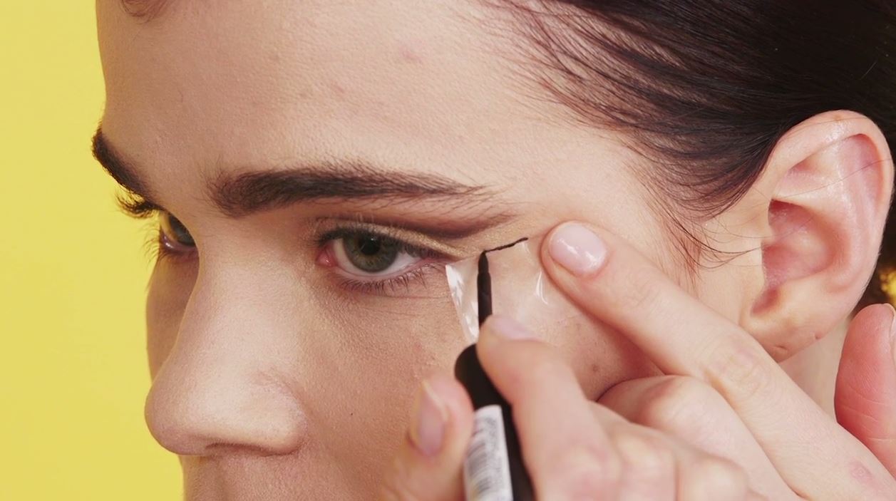 Cateye Cut Crease Eye Shadow 12 - Liquid Eyeliner