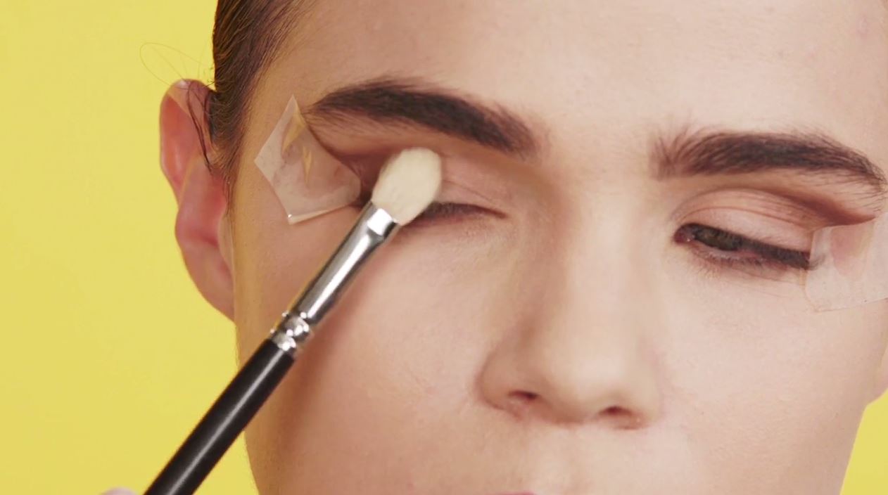 Cateye Cut Crease Eye Shadow 5 - Blend