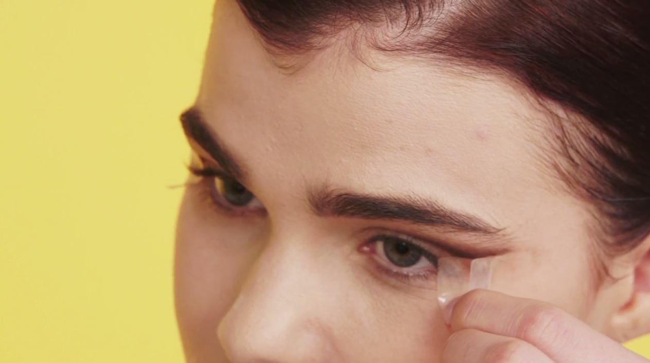 Cateye Cut Crease Eye Shadow 8 - Remove Sticky Tape