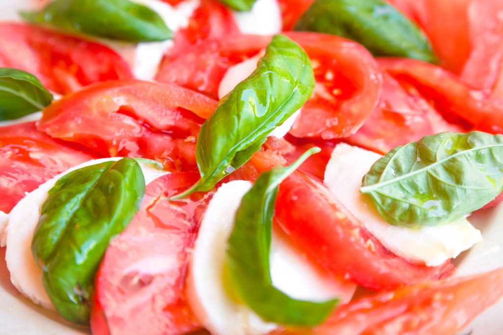 tomato & mozarella snack