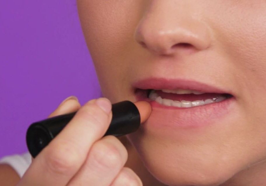 How to Get the 60s Makeup Look