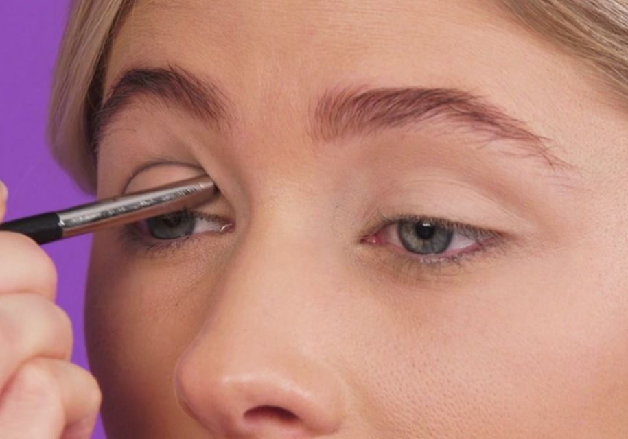 How to Get the 60s Makeup Look