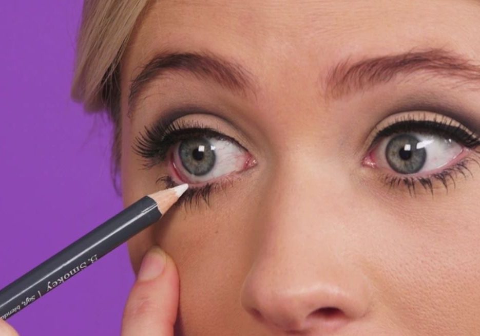 How to Get the 60s Makeup Look