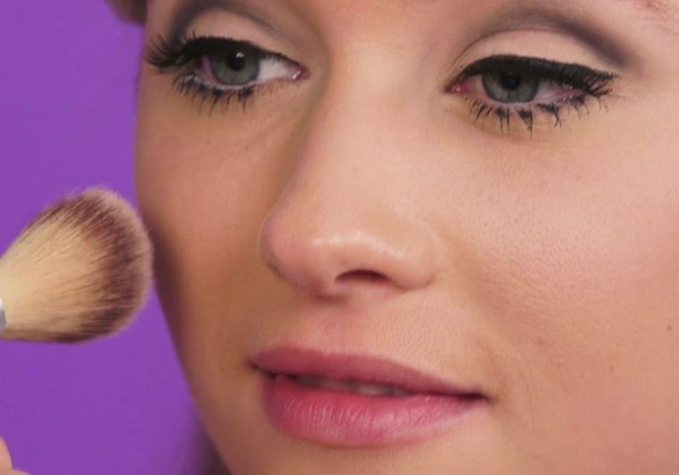 How to Get the 60s Makeup Look