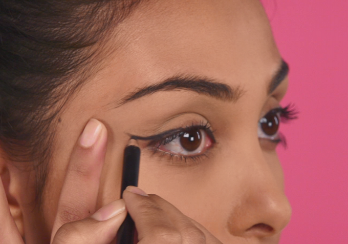 Feline dramatic eyeliner step 1