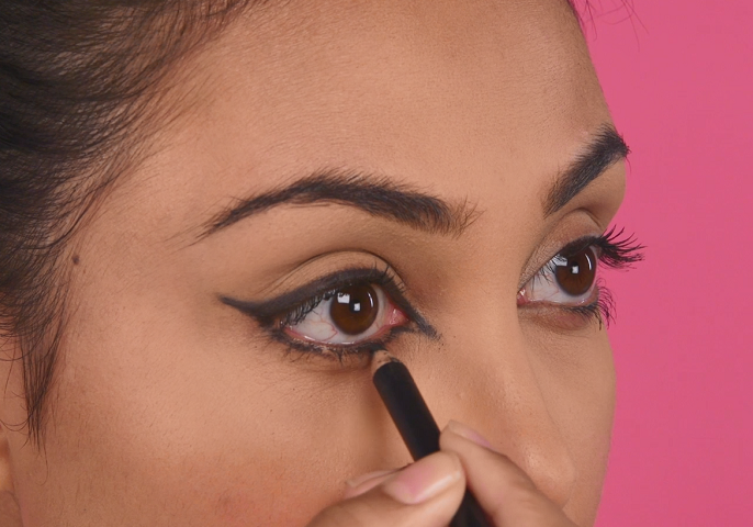 Feline dramatic eyeliner step 2