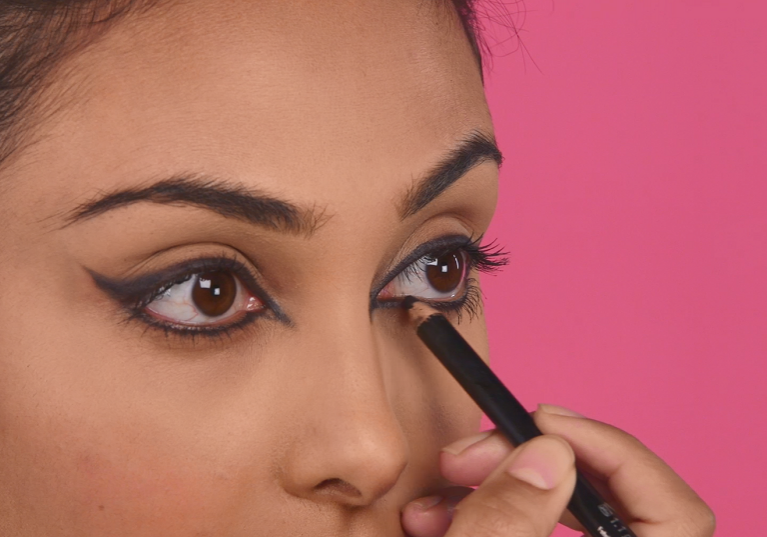 Feline dramatic eyeliner step 3