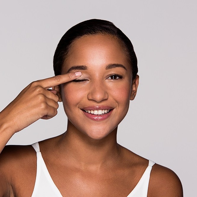 Apply eye shadow 2