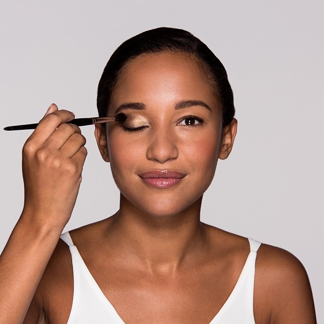 Apply eye shadow 5
