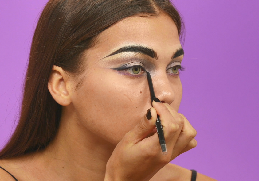Model applying eyeliner